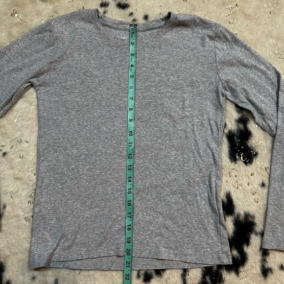 GAP Girl’s Gray Crewneck Long Sleeve Tee Shirt Size Medium - Picture 3 of 8
